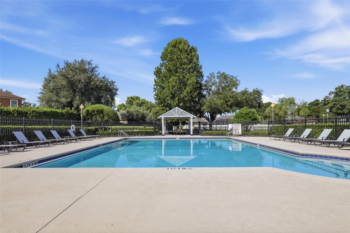 551 WOODFORD DRIVE — photo 44 of 53