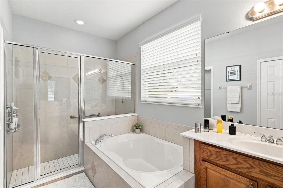 551 WOODFORD DRIVE — photo 21 of 53