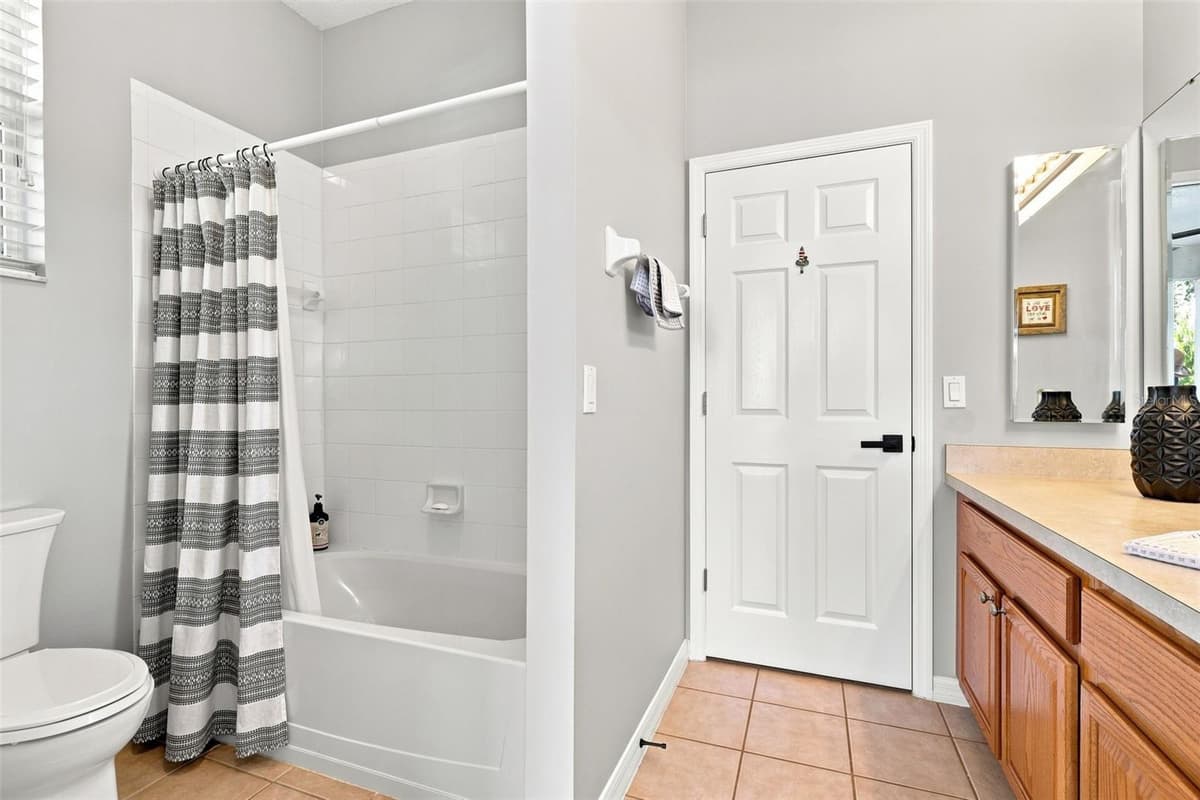 551 WOODFORD DRIVE — photo 31 of 53