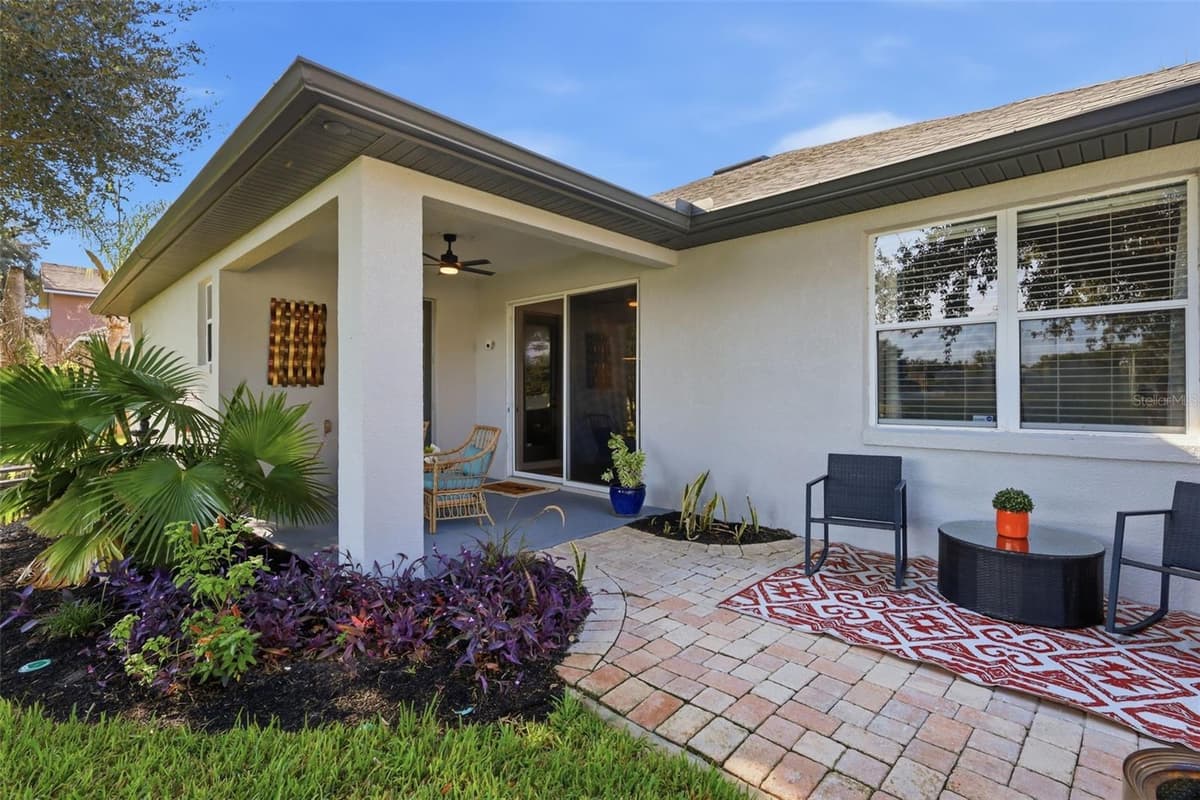 551 WOODFORD DRIVE — photo 4 of 53