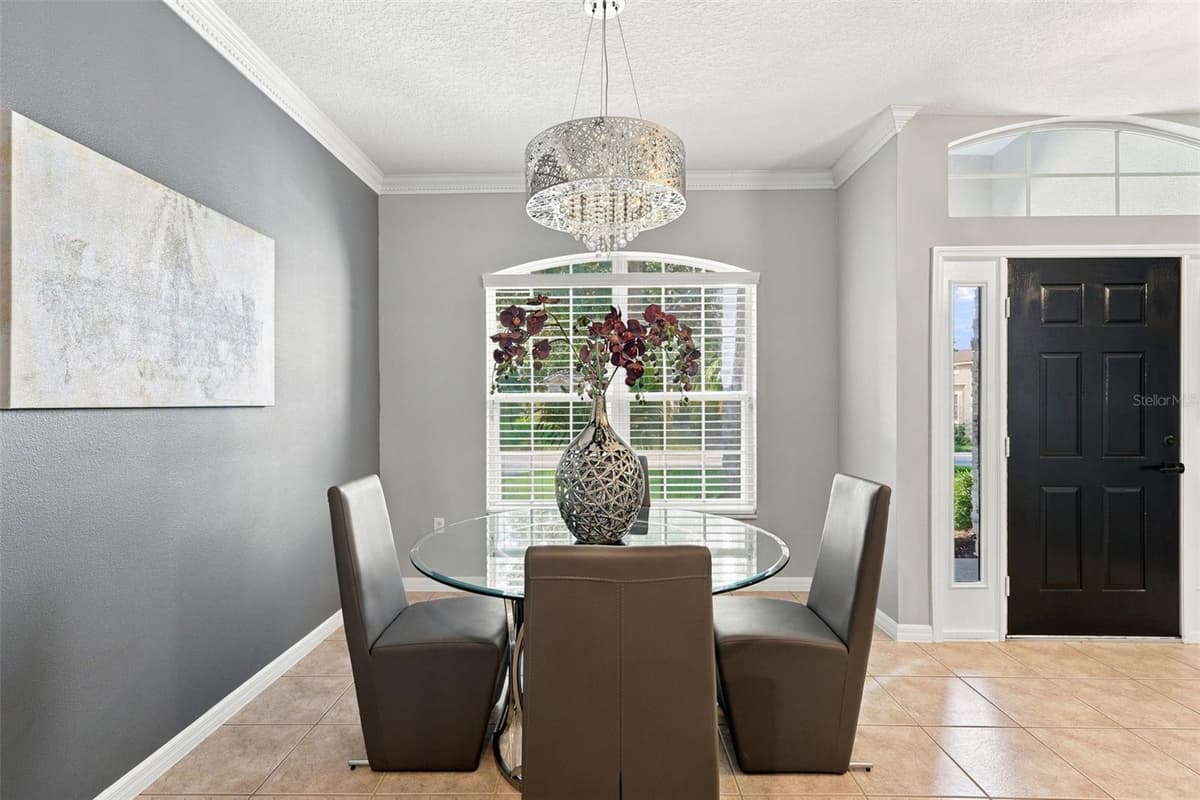 551 WOODFORD DRIVE — photo 7 of 53