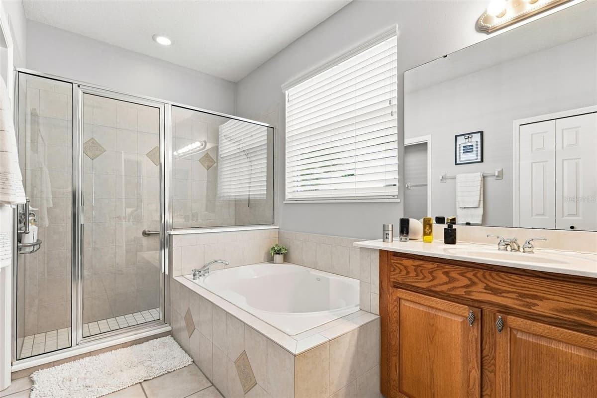 551 WOODFORD DRIVE — photo 22 of 53