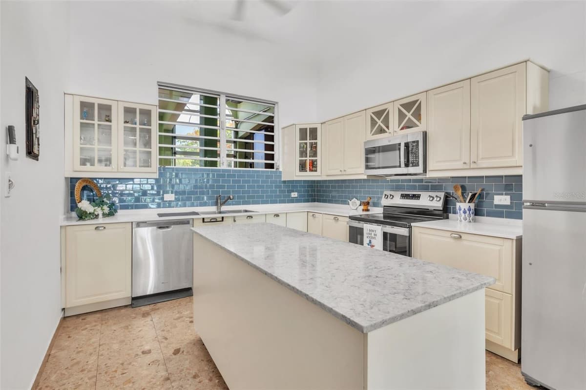 11 HARBOUR VIEW DRIVE — photo 3 of 16