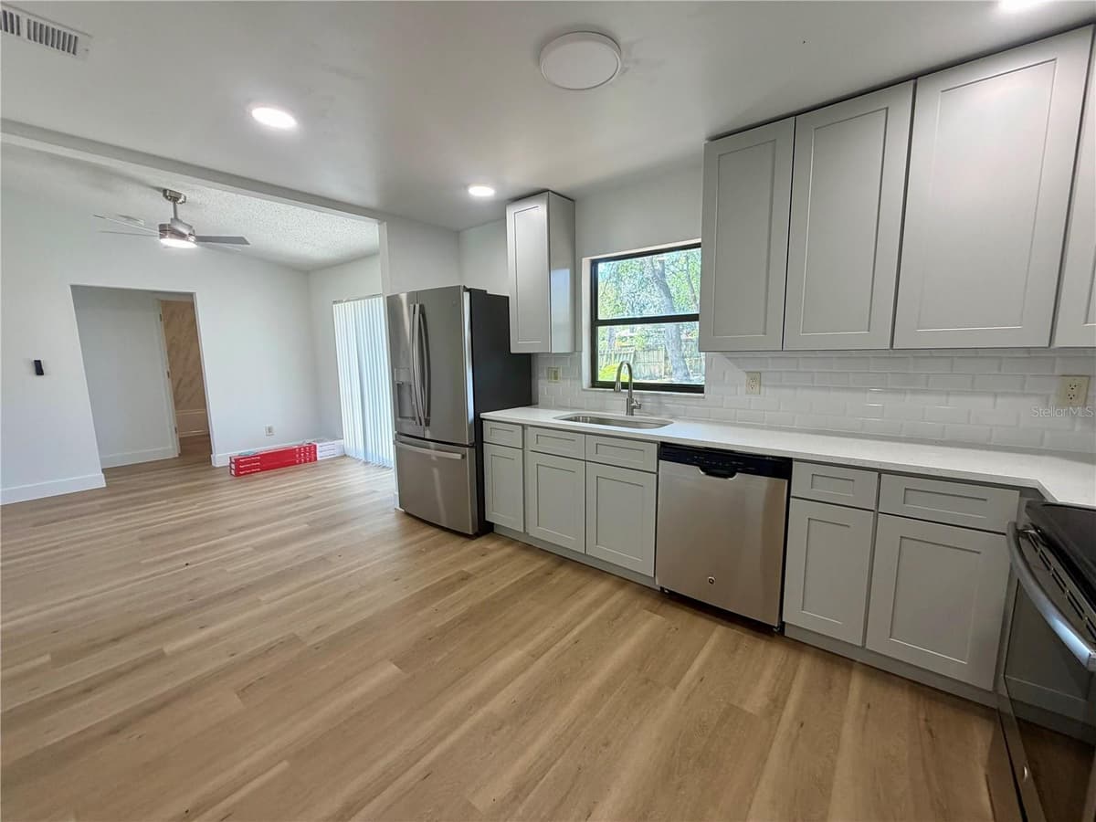 115 DAFFODILL STREET — photo 8 of 21