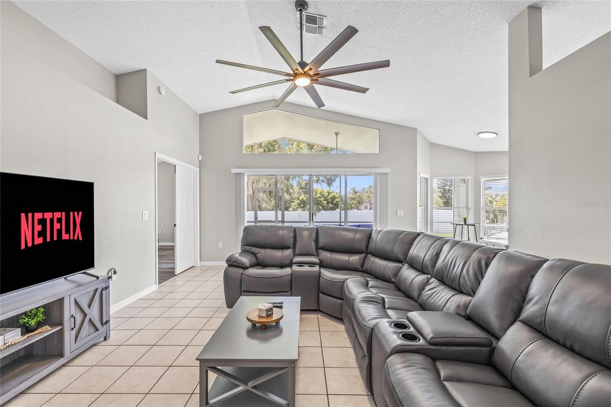 404 EMERALD COVE LOOP — photo 10 of 68
