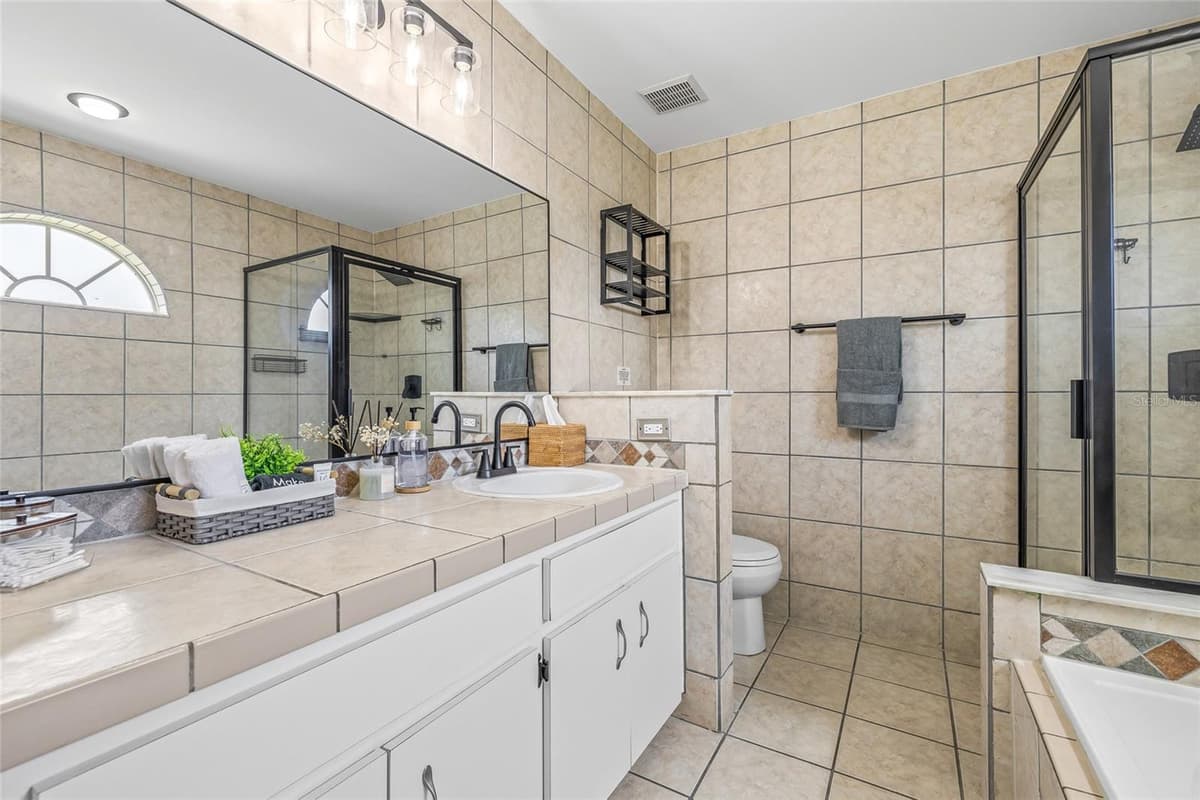 404 EMERALD COVE LOOP — photo 34 of 68