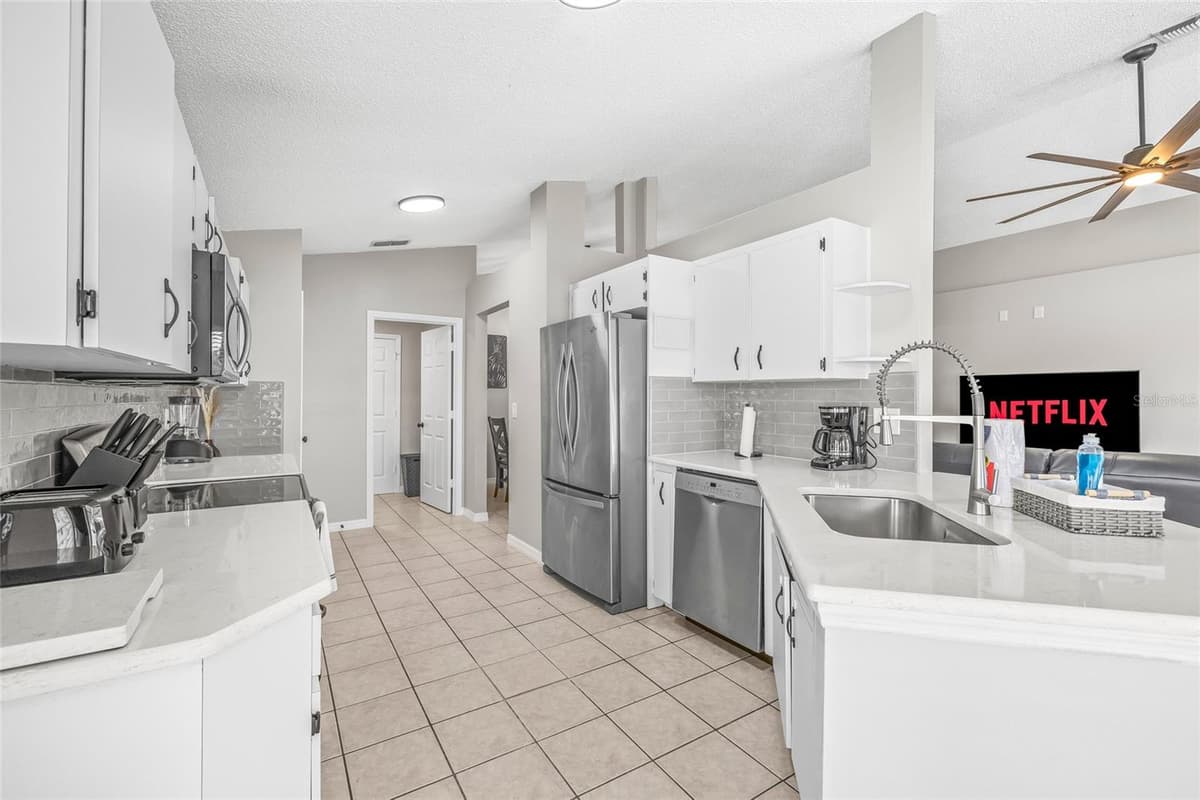 404 EMERALD COVE LOOP — photo 16 of 68