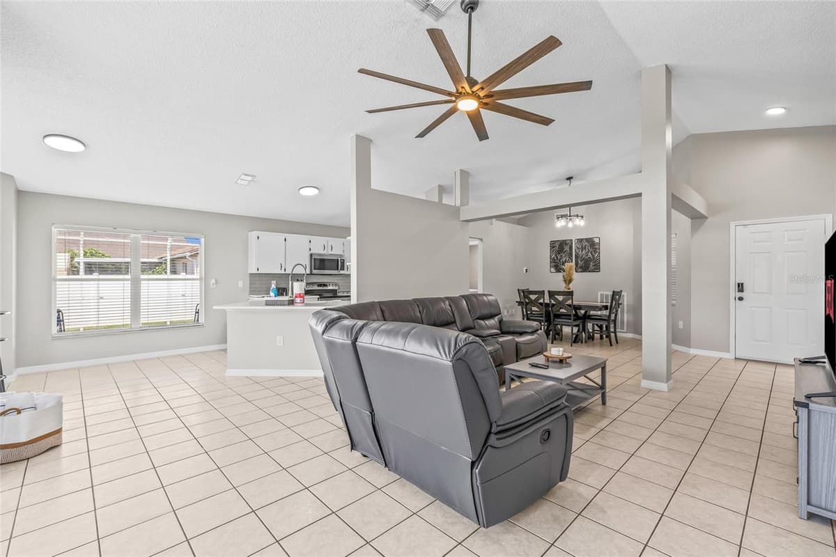 404 EMERALD COVE LOOP — photo 11 of 68