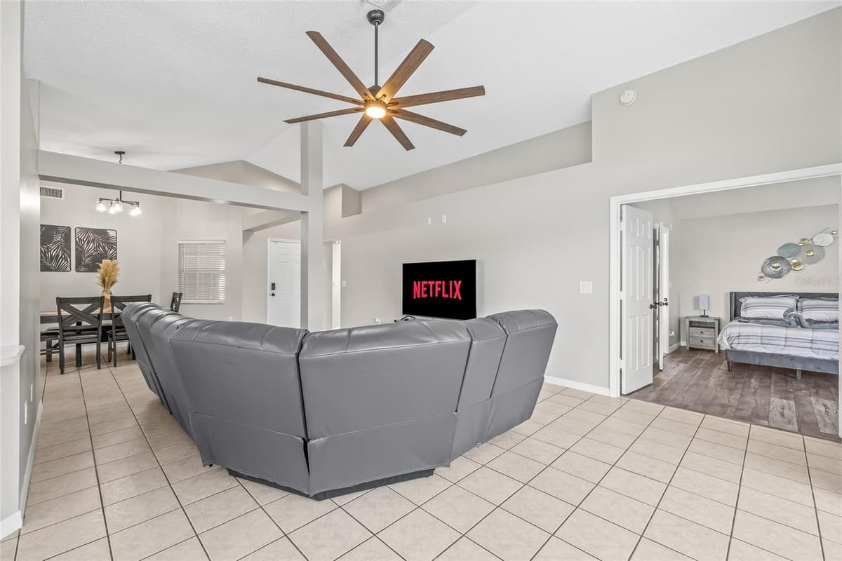 404 EMERALD COVE LOOP — photo 12 of 68