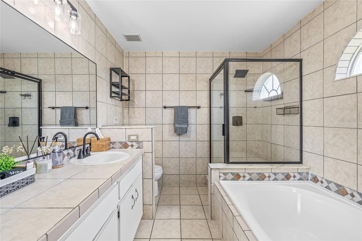 404 EMERALD COVE LOOP — photo 32 of 68