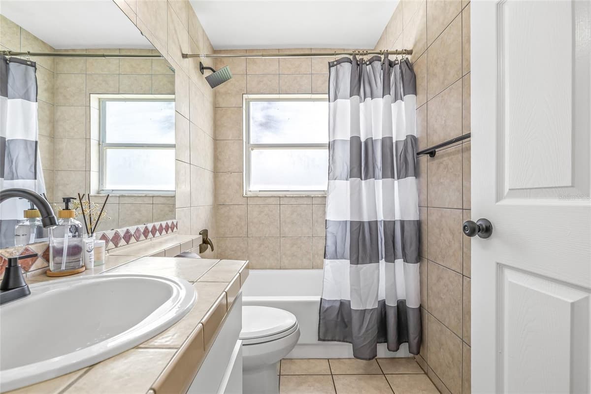 404 EMERALD COVE LOOP — photo 43 of 68