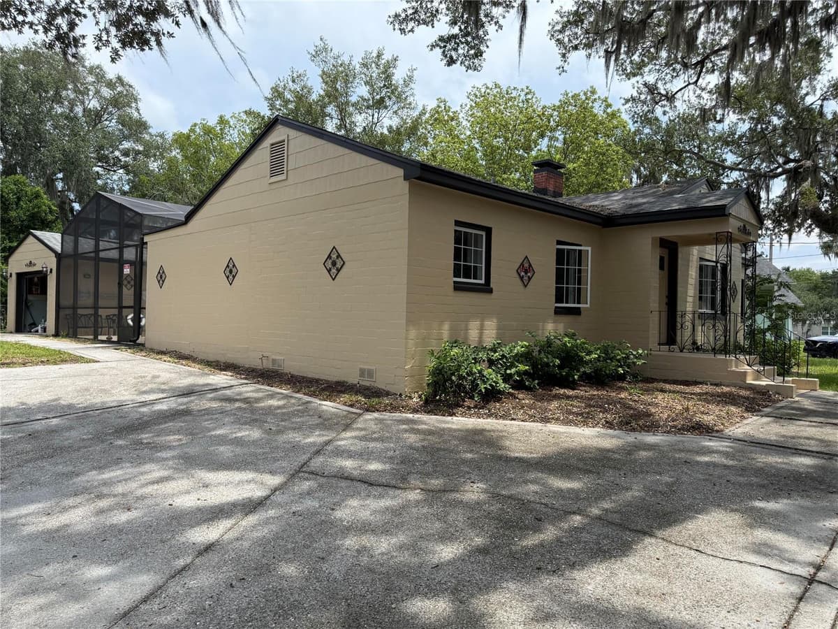 1200 SUNSHINE AVENUE — photo 5 of 19