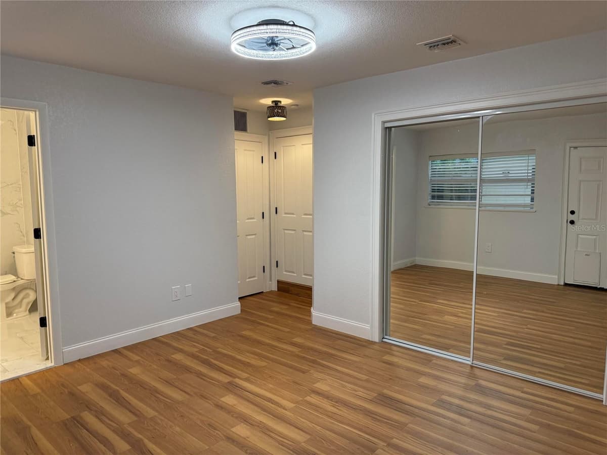 1200 SUNSHINE AVENUE — photo 11 of 19