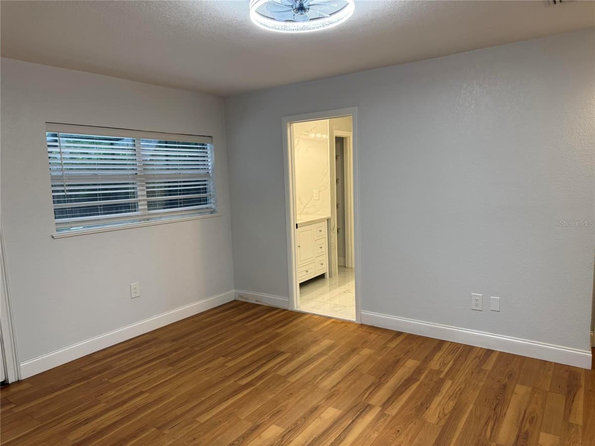 1200 SUNSHINE AVENUE — photo 9 of 19