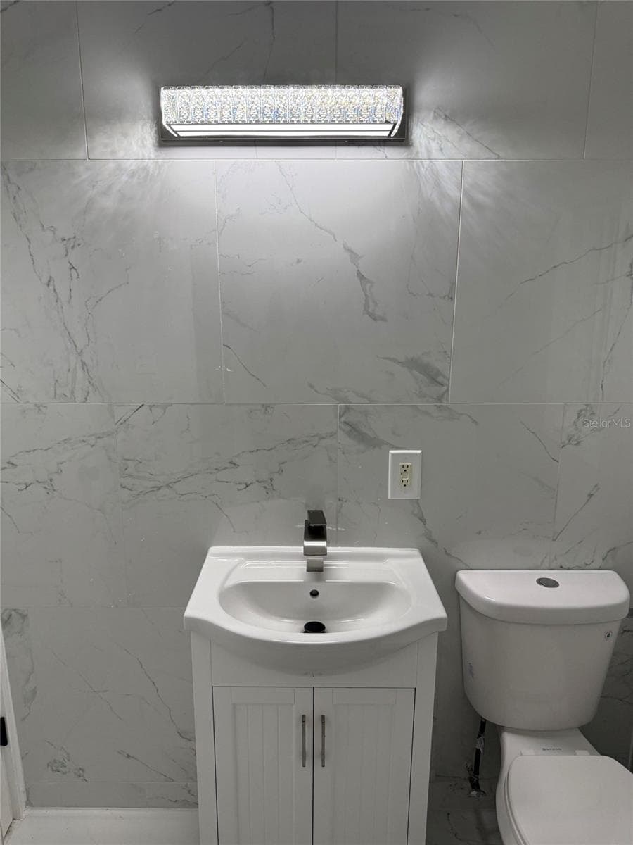 1200 SUNSHINE AVENUE — photo 8 of 19