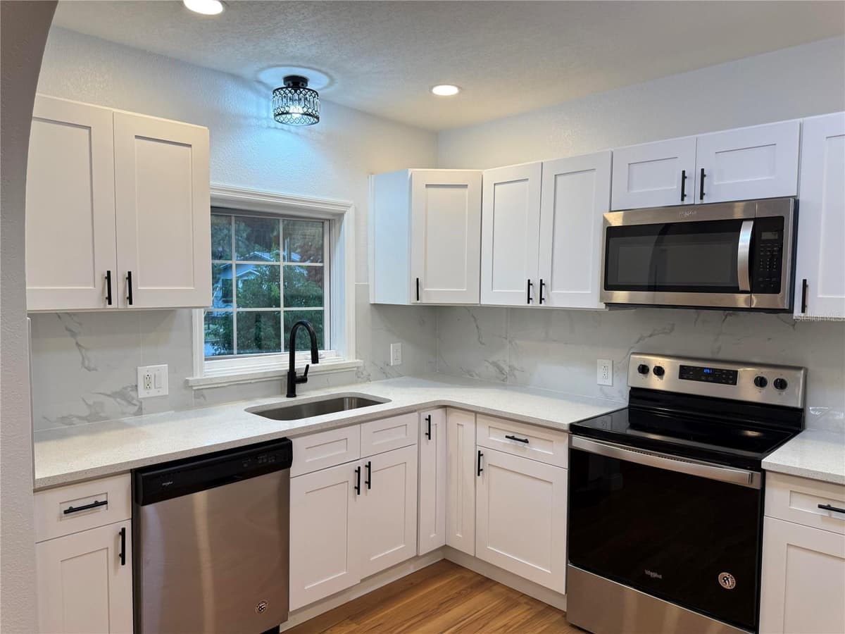 1200 SUNSHINE AVENUE — photo 17 of 19
