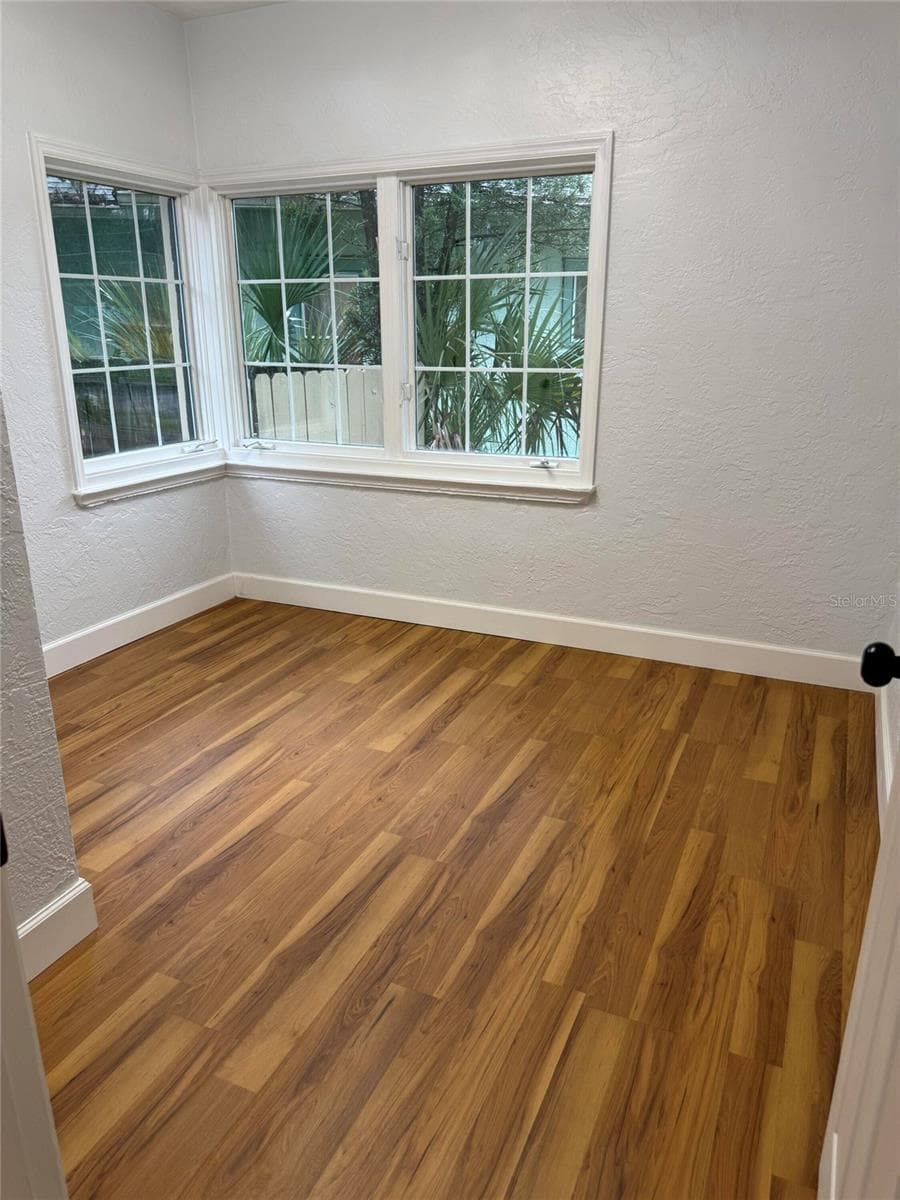 1200 SUNSHINE AVENUE — photo 14 of 19