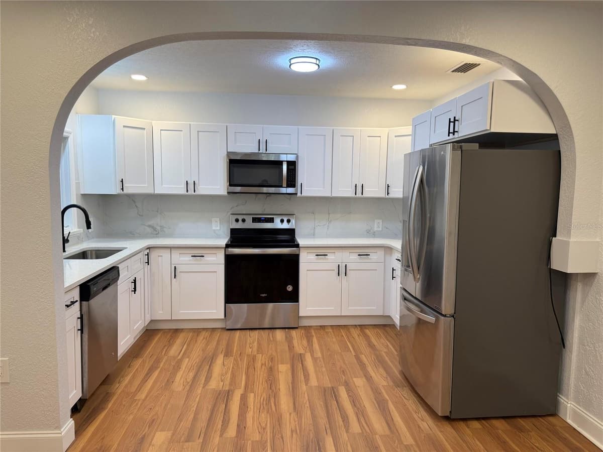 1200 SUNSHINE AVENUE — photo 16 of 19