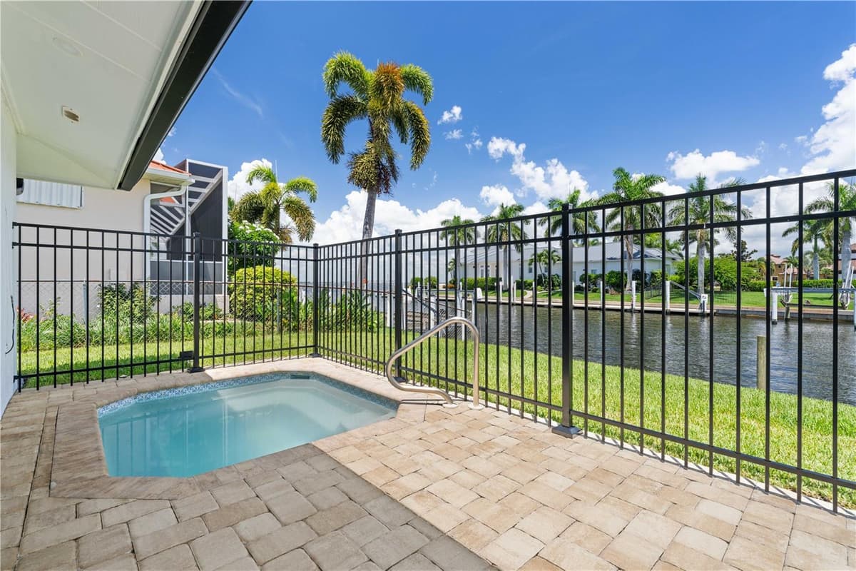 12 SABAL DRIVE — photo 9 of 60