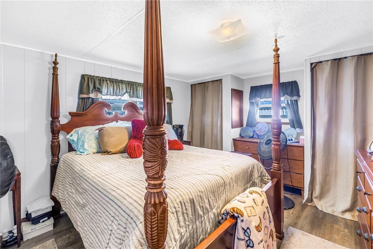 2439 SANTIAGO DRIVE — photo 15 of 30