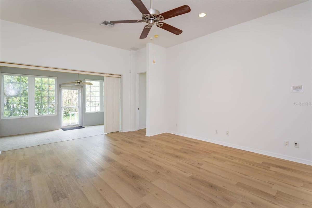 931 VINDALE ROAD — photo 5 of 28
