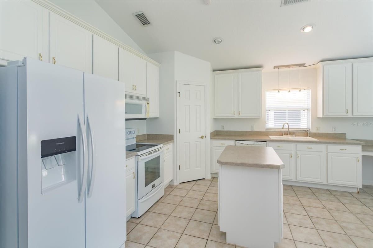 931 VINDALE ROAD — photo 9 of 28