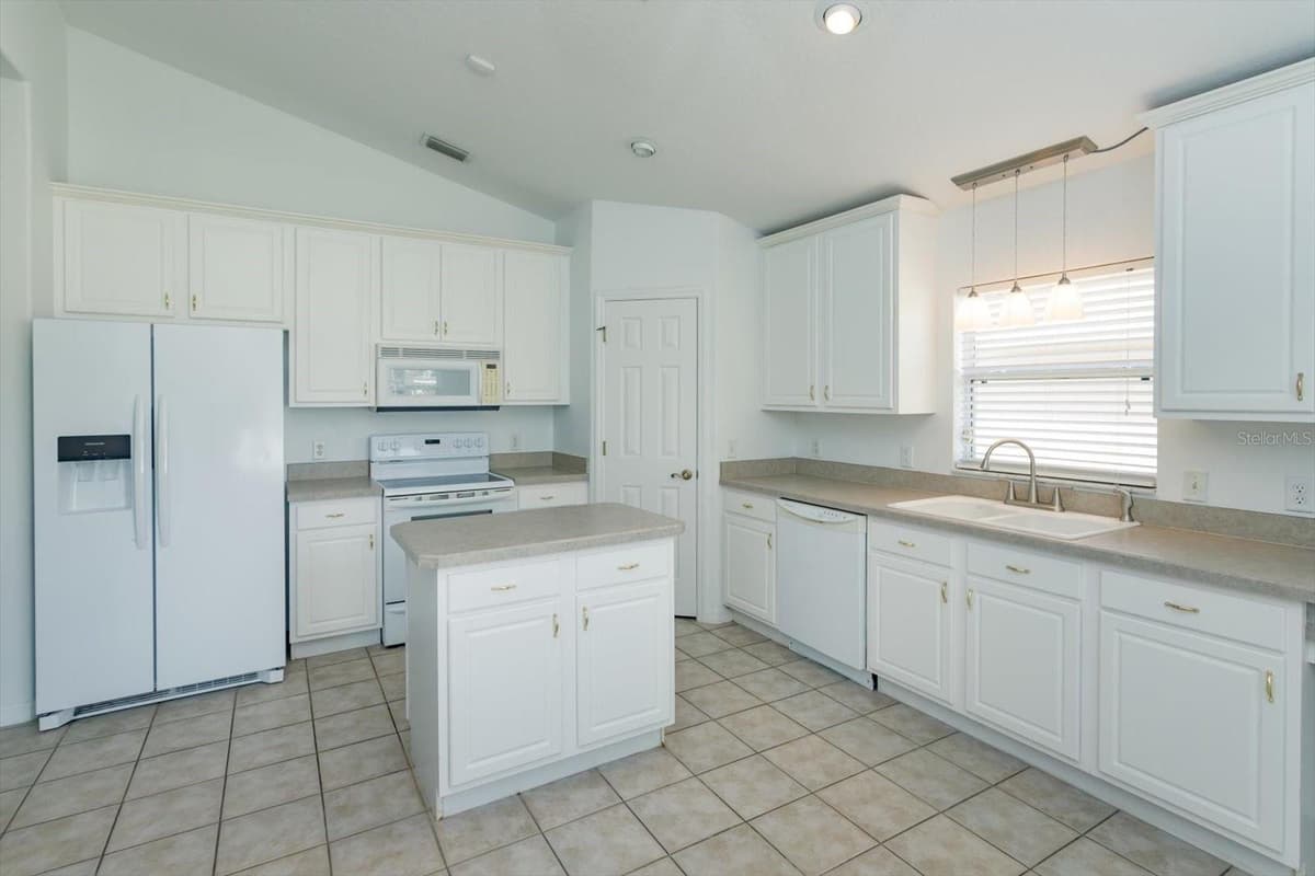 931 VINDALE ROAD — photo 7 of 28