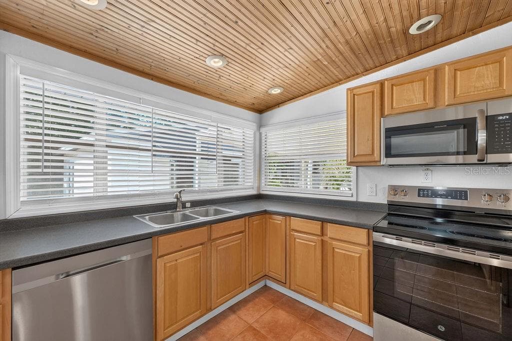 950 KENTUCKY AVENUE — photo 15 of 71