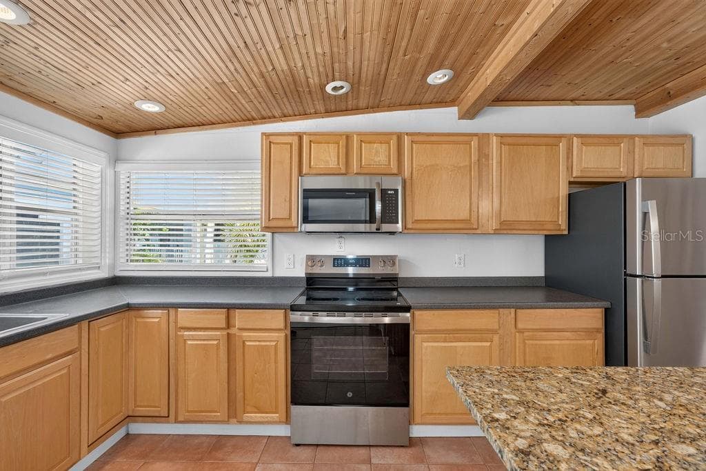 950 KENTUCKY AVENUE — photo 17 of 71