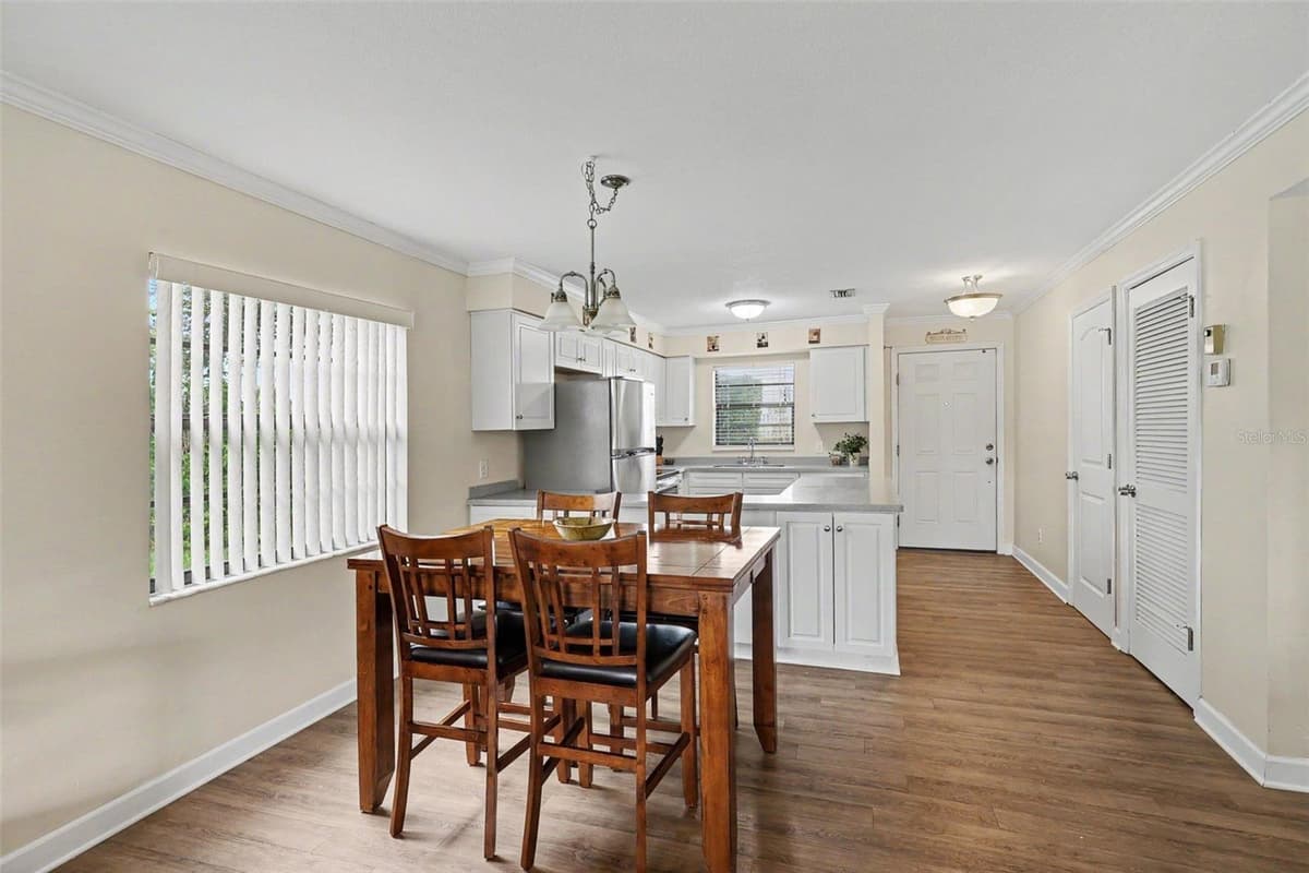 200 SAINT LUCIE LANE — photo 10 of 34