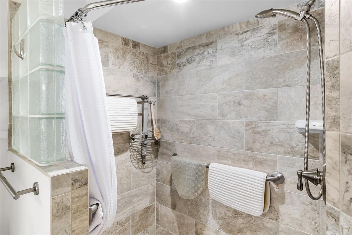 3810 OAK DRIVE — photo 20 of 51