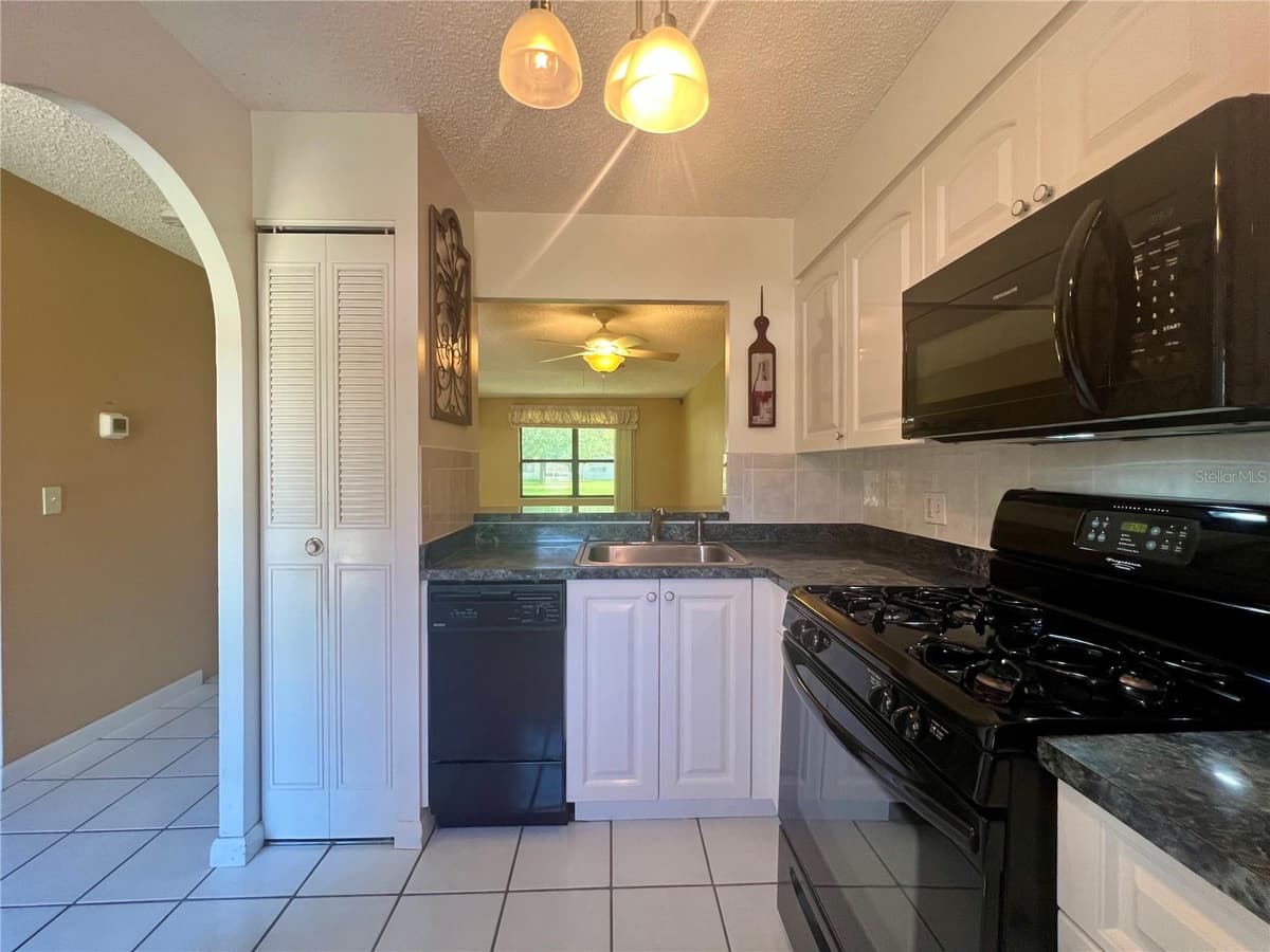 2989 FLINT DRIVE — photo 3 of 20