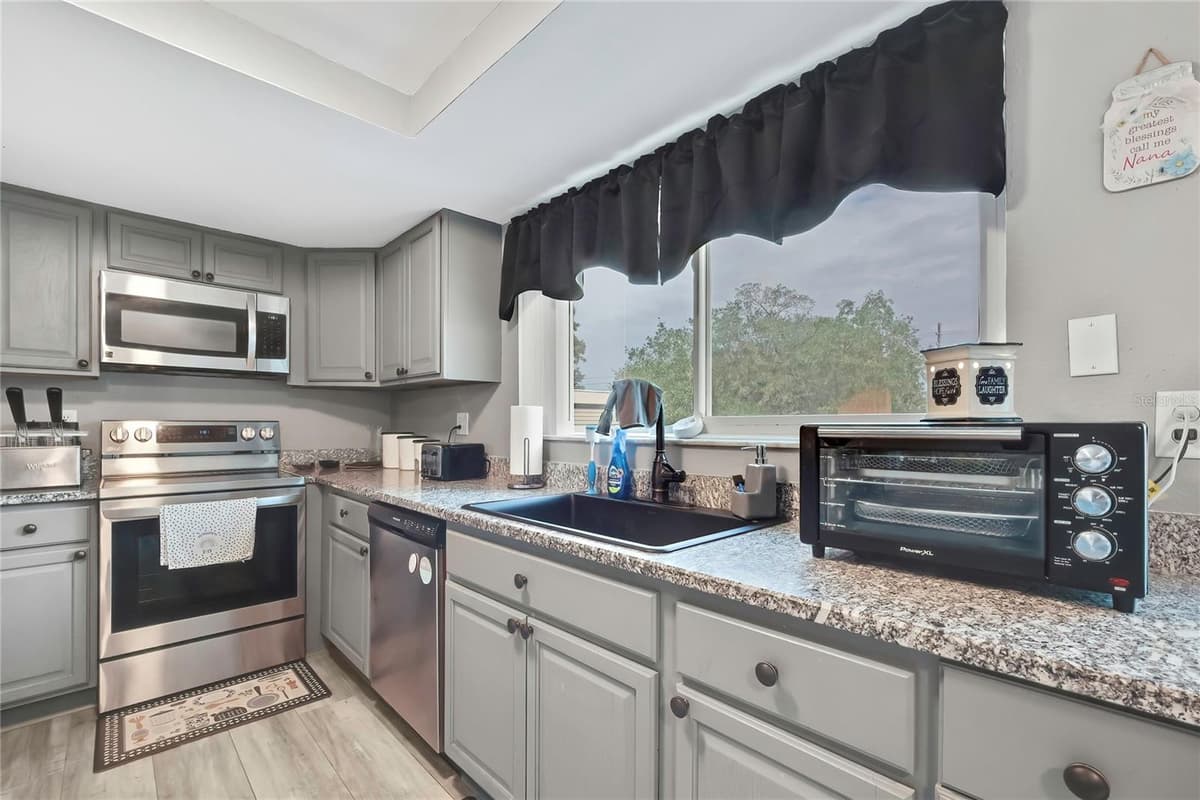 10165 BANNISTER STREET — photo 15 of 34