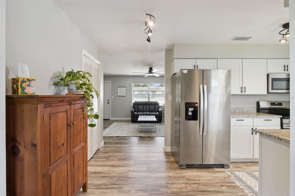 220 ALDO DRIVE — photo 10 of 30