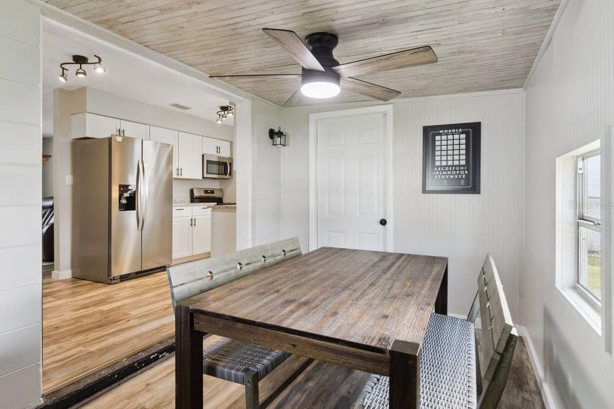 220 ALDO DRIVE — photo 13 of 30