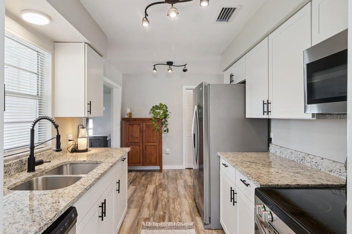 220 ALDO DRIVE — photo 8 of 30