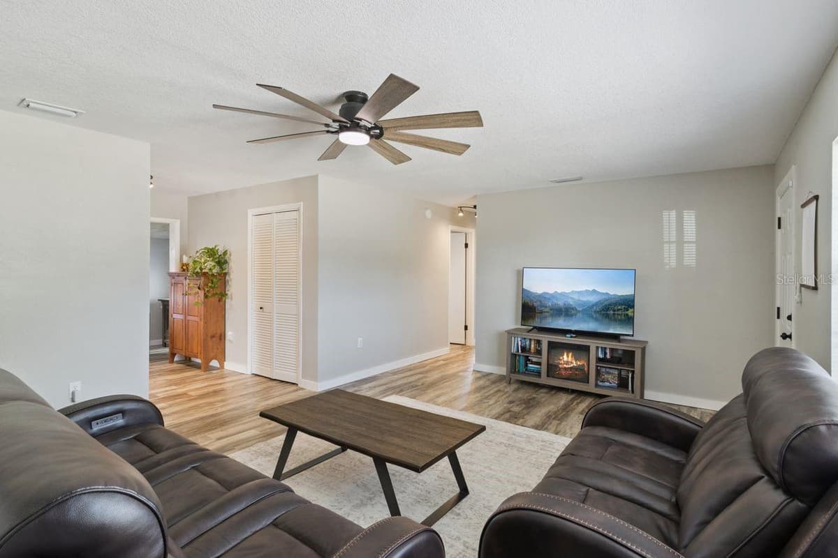 220 ALDO DRIVE — photo 4 of 30