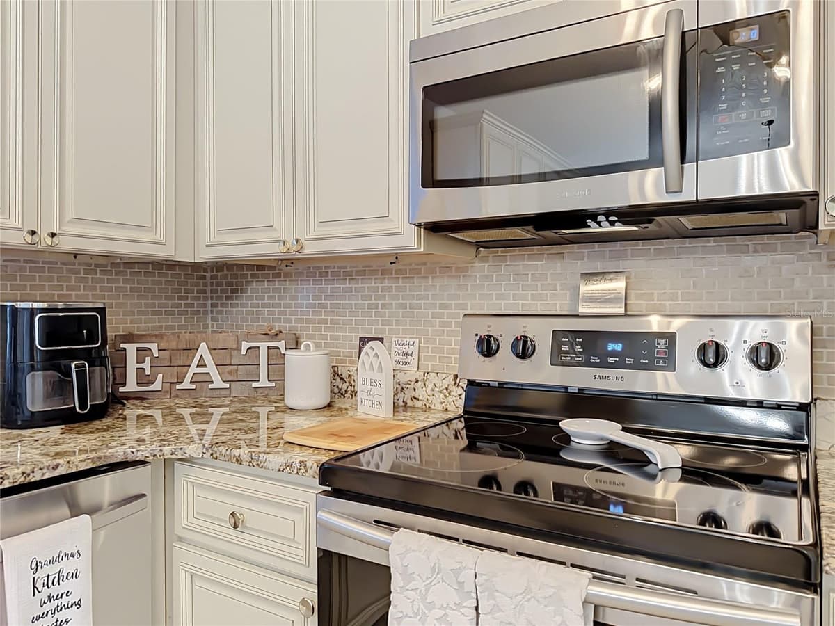 218 GLENRIDGE LOOP — photo 17 of 56
