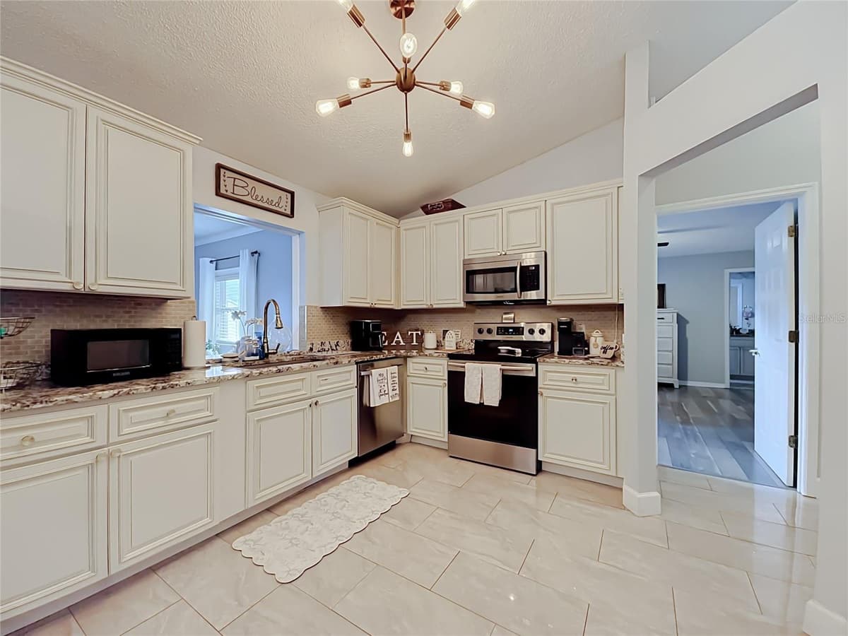 218 GLENRIDGE LOOP — photo 19 of 56