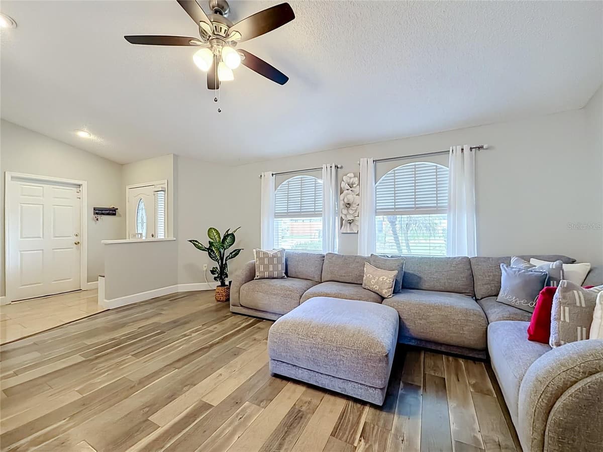 218 GLENRIDGE LOOP — photo 8 of 56
