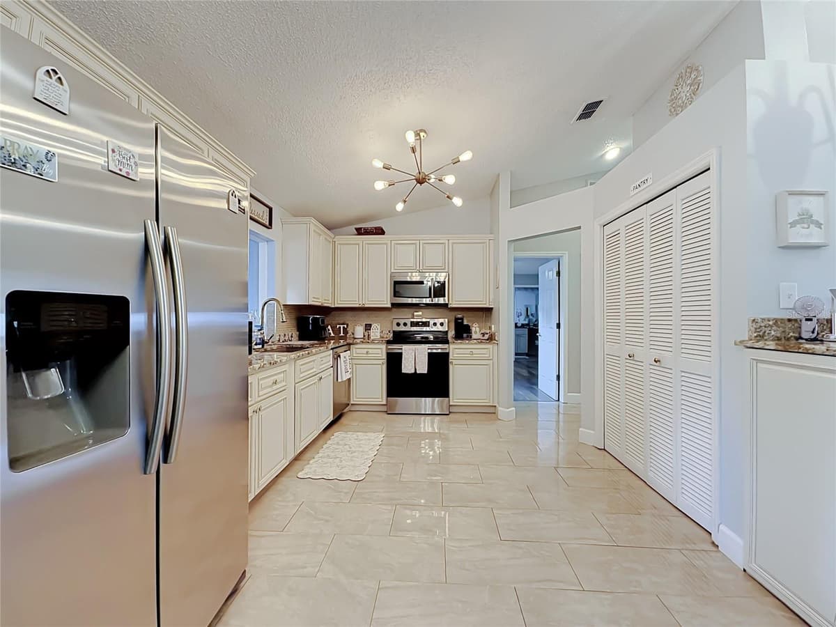 218 GLENRIDGE LOOP — photo 15 of 56