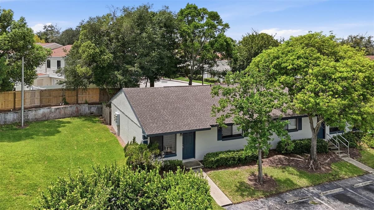605 NORTHLAKE BOULEVARD — photo 10 of 25