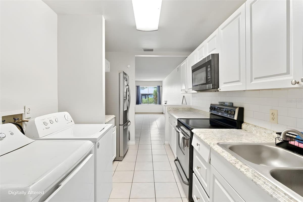 605 NORTHLAKE BOULEVARD — photo 5 of 25