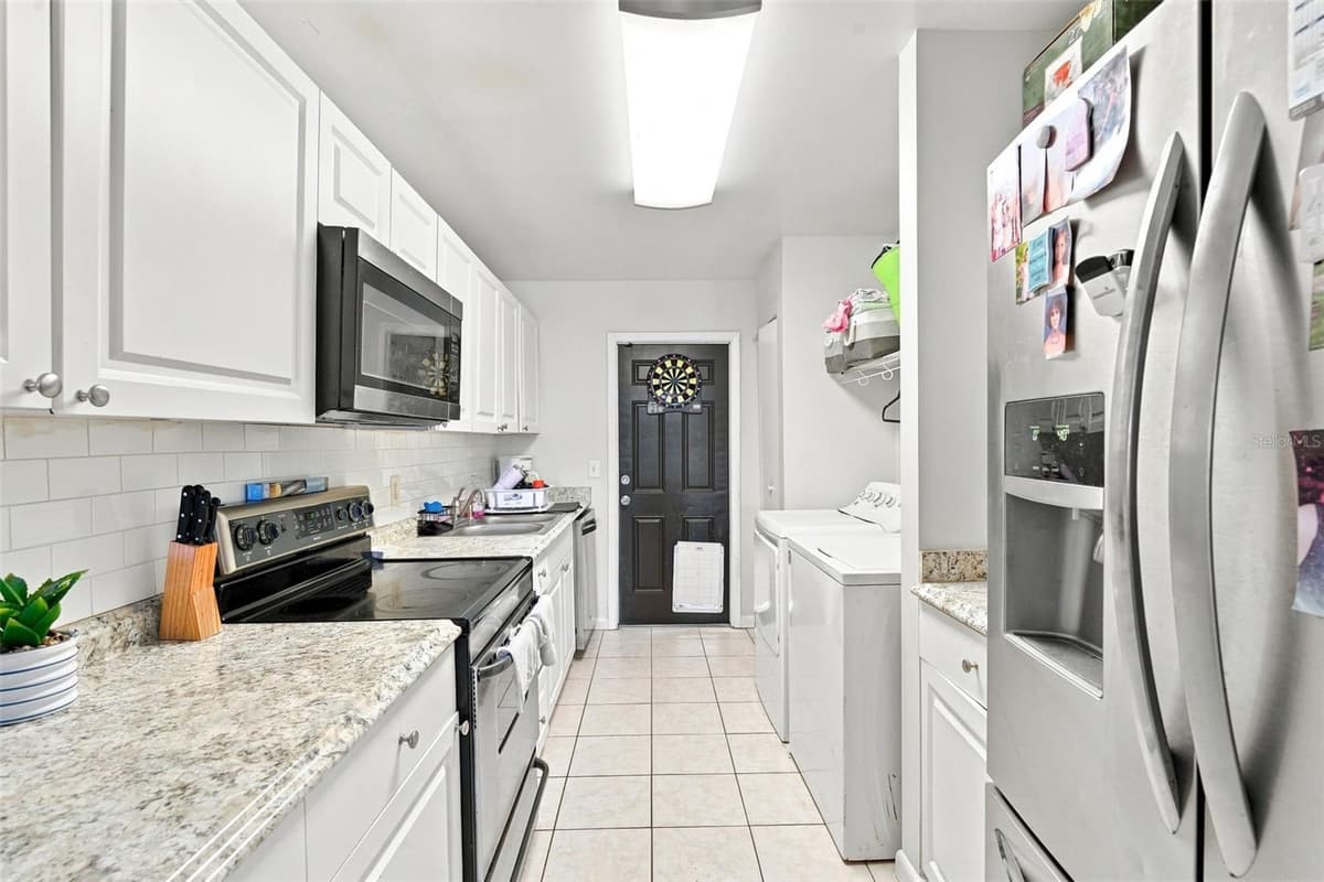 605 NORTHLAKE BOULEVARD — photo 14 of 25