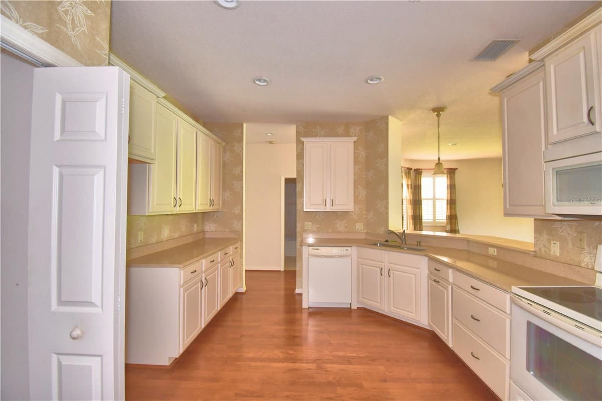 1307 INNSBRUCK CT — photo 13 of 56