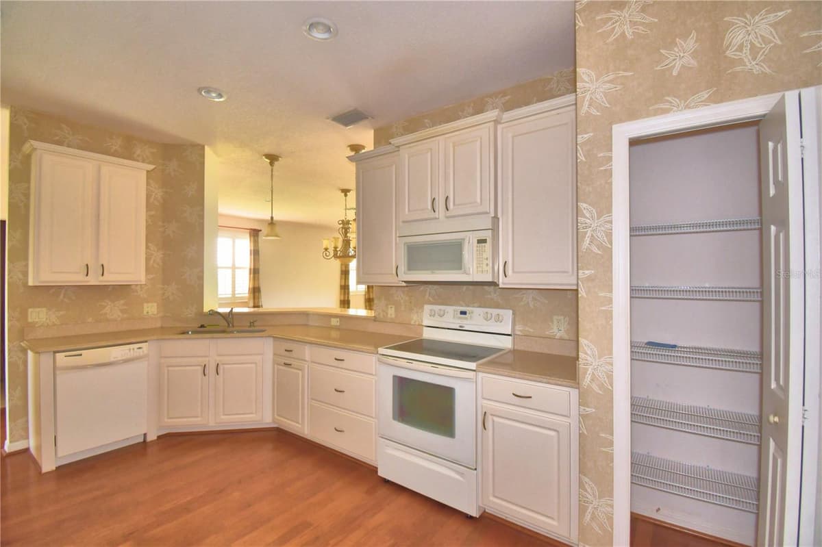 1307 INNSBRUCK CT — photo 12 of 56