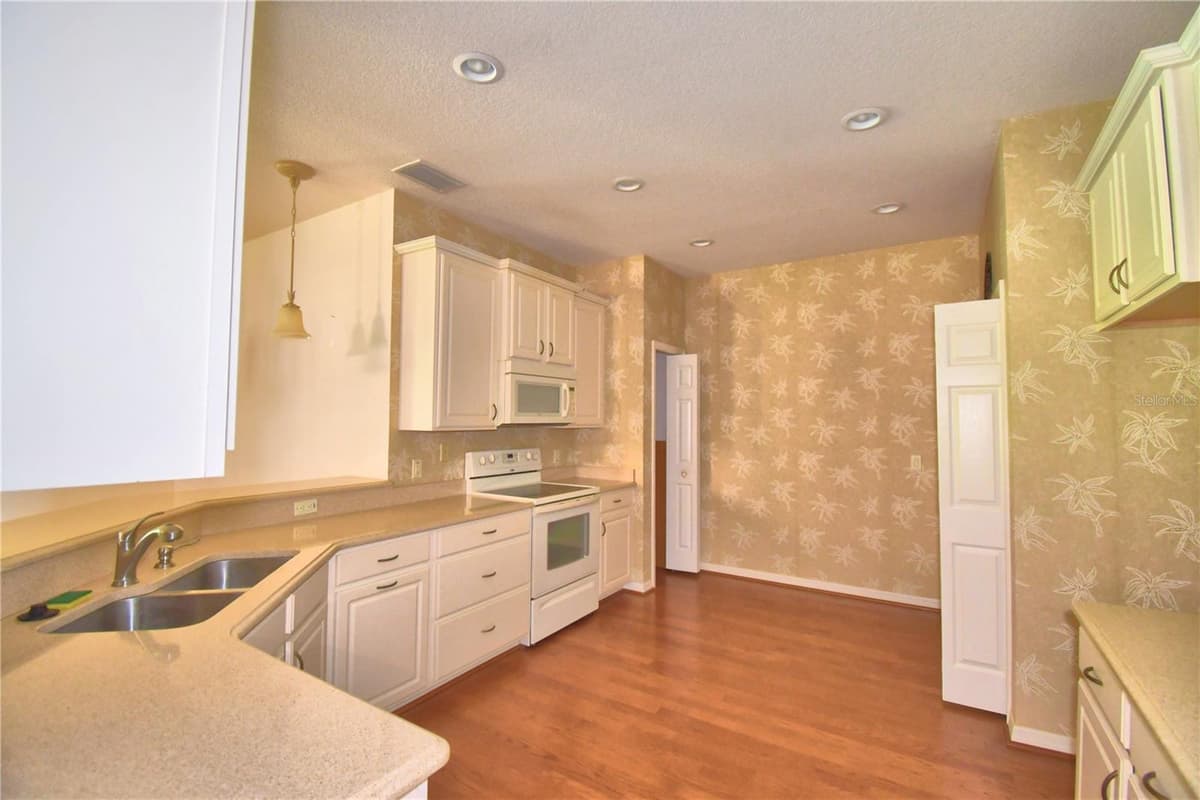 1307 INNSBRUCK CT — photo 11 of 56