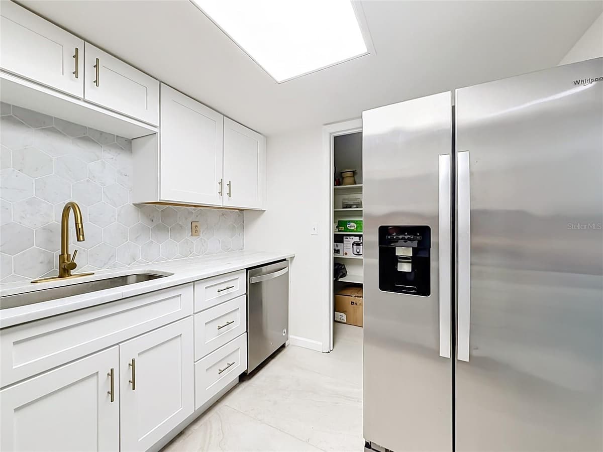 476 BANYON TREE CIRCLE — photo 13 of 24
