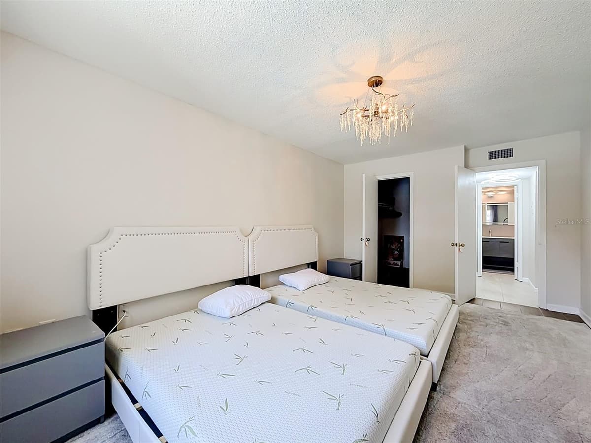 476 BANYON TREE CIRCLE — photo 17 of 24
