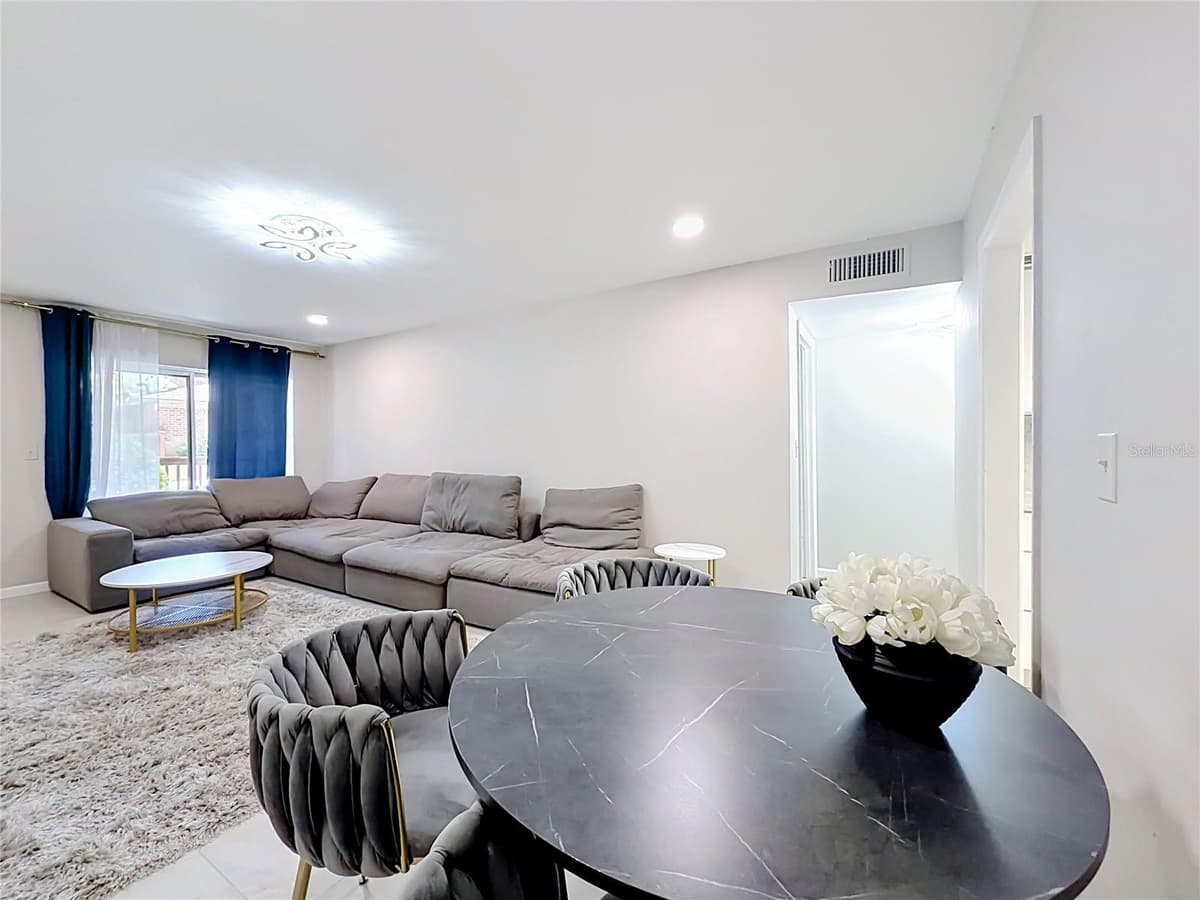 476 BANYON TREE CIRCLE — photo 10 of 24